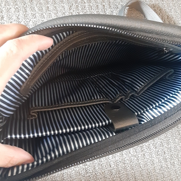 Grey Danier Genuine Leather Crossbody Purse - Picture 4 of 8